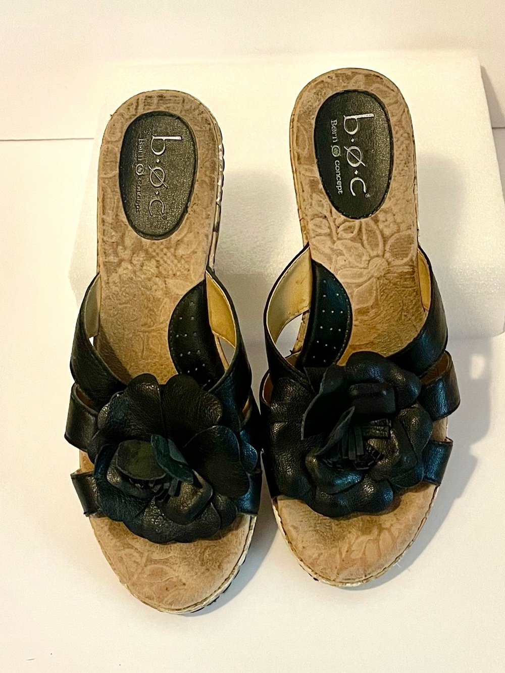 Born b.o.c. Black Floral Leather Slide Wedge Sandals